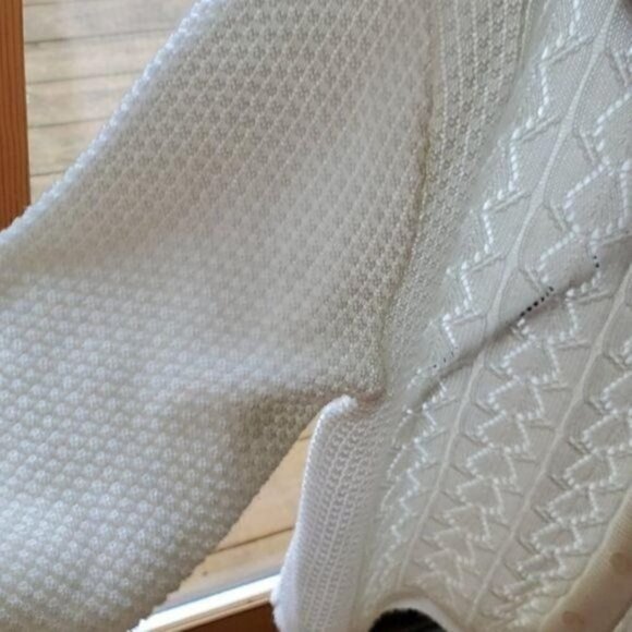 Carriage Court Sz. M (Can fit up to XL) Full Button Long Sleeve Knitted Cardigan - Picture 5 of 10